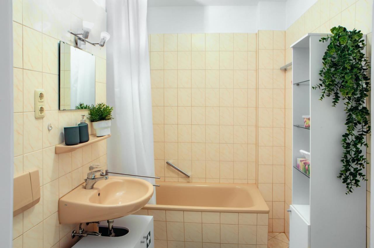 5 Min Zur Elbe, Helle Geraeumige 2-raum-whg, Neustadt, Lage Apartment